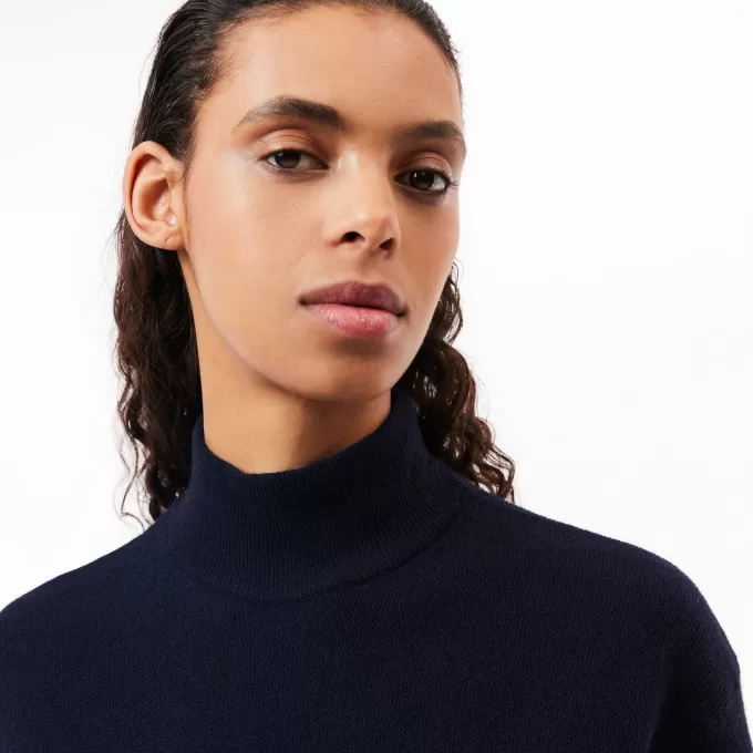 Afslappet pasform carded uld højhalset sweater